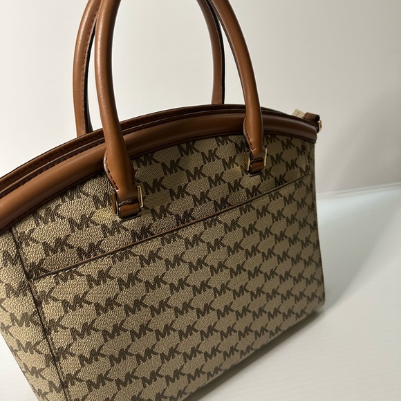 Michael Kors medium size hand bag - Picture 13 of 14